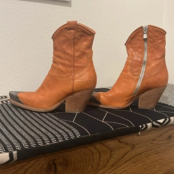 Free People Brayden Western Boho Boots Tan Etched Snip Toe Size 7 - Picture 11 of 16